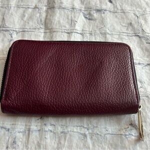 VERA PELLE MADE IN ITALY BURGUNDY PEBBLE GRAIN LEATHER ZIP AROUND WALLET